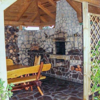 altany z kamienia naturalnego